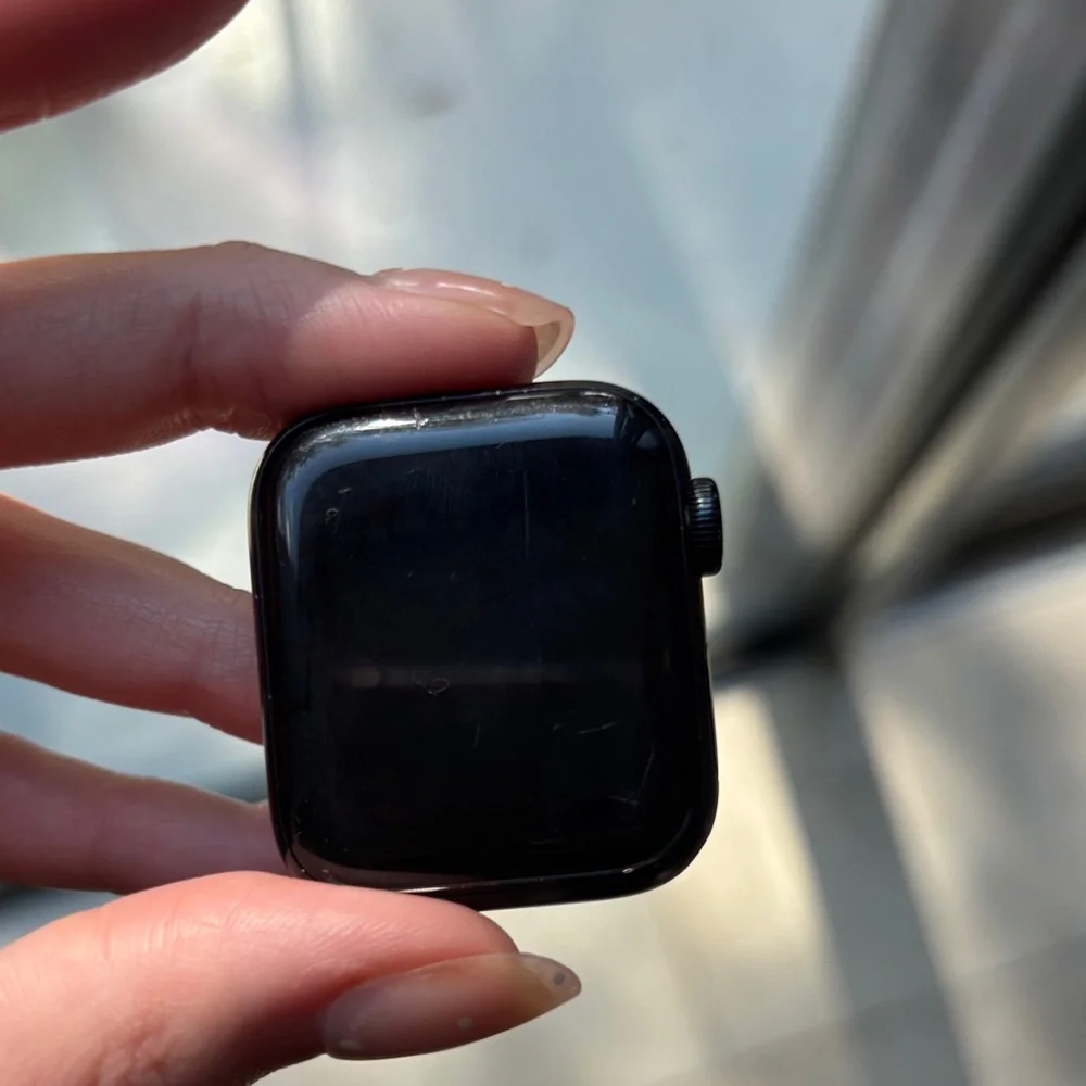 Apple Watch SE 40mm with Aluminum Case